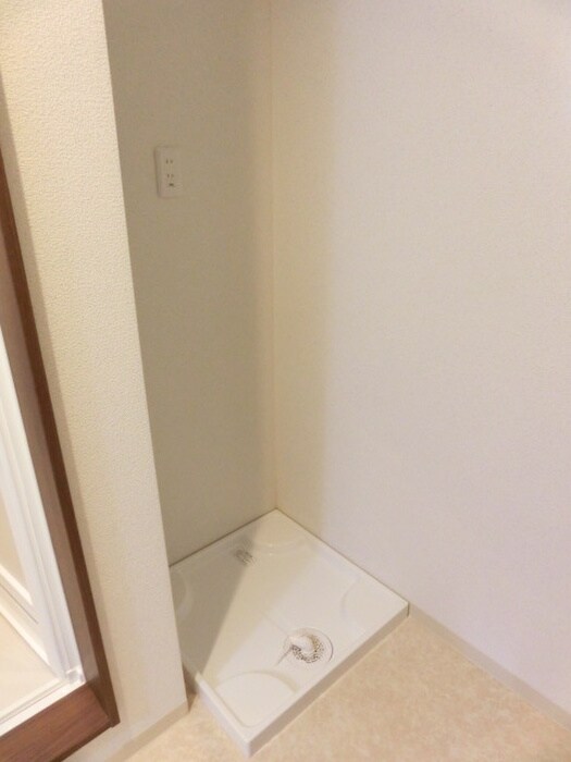 物件内観写真12　(洗濯機置場)