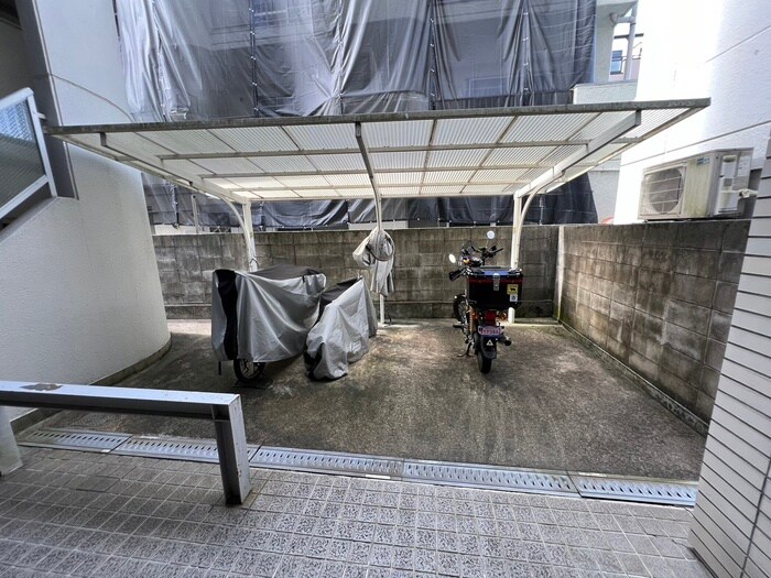 物件外観写真5　(駐輪場)