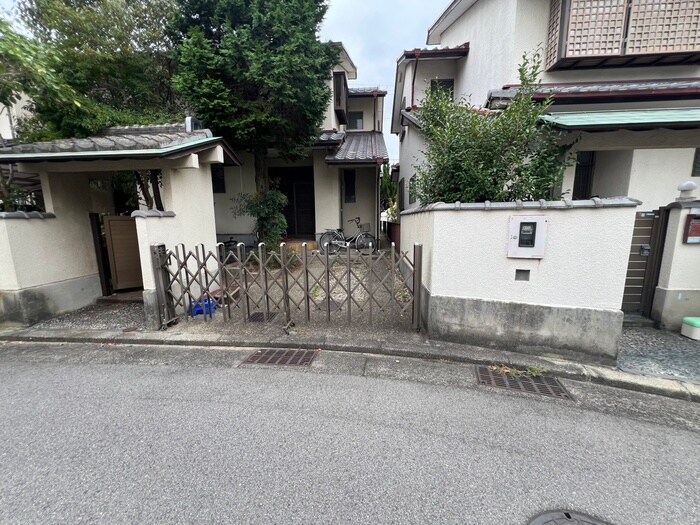 物件外観写真3　(駐車場)