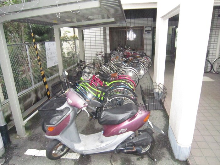 物件外観写真3　(駐輪場)