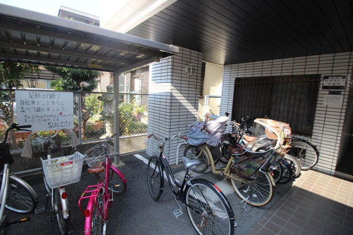 物件外観写真4　(駐輪場)