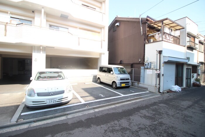 物件外観写真5　(駐車場)