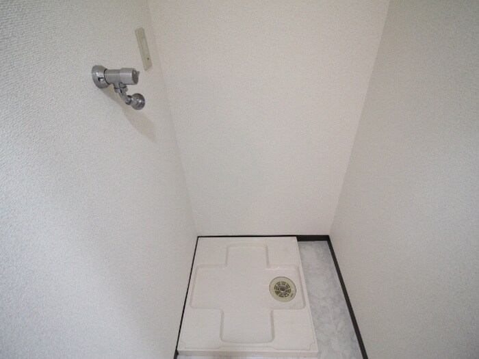 物件内観写真12　(洗濯機置場)