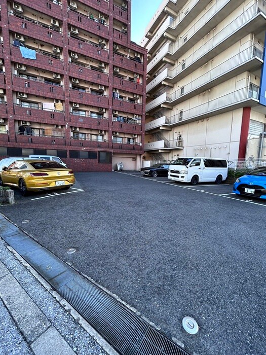 物件外観写真6　(駐車場)