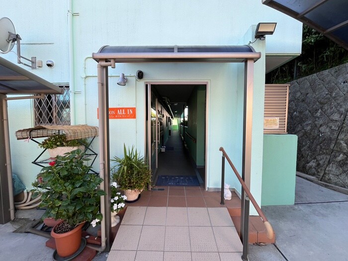物件外観写真2　(エントランス部分)