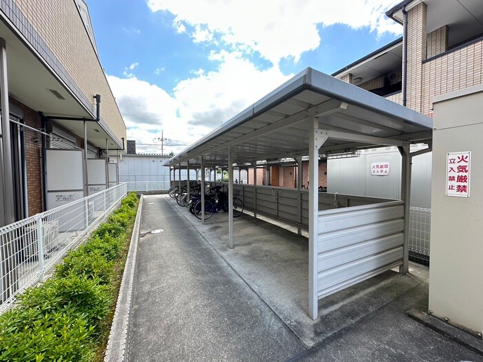 物件外観写真5　(駐輪場)