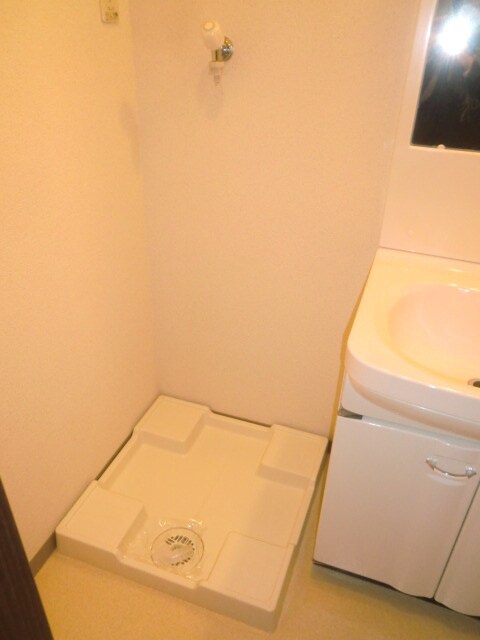 物件内観写真14　(洗濯機置場)