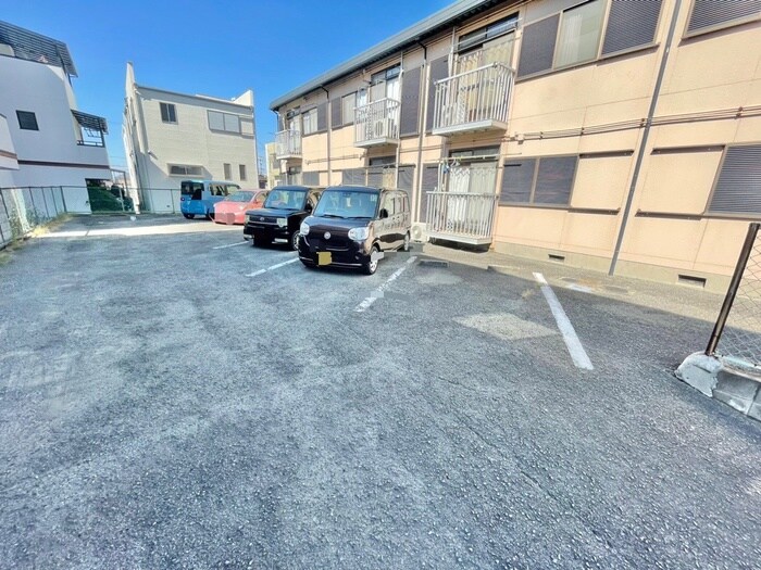 物件外観写真5　(駐車場)