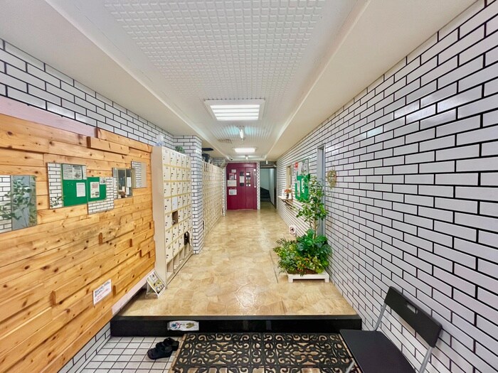 物件外観写真5　(エントランス部分)