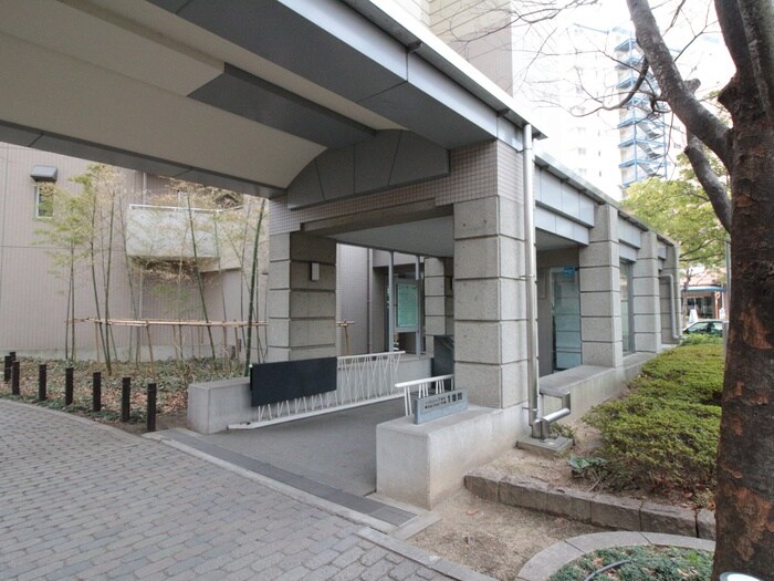 物件外観写真3　(エントランス部分)