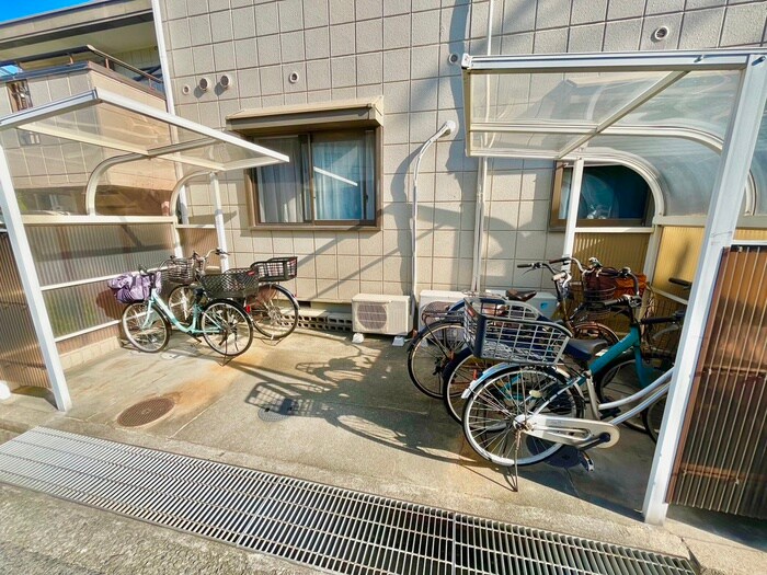 物件外観写真5　(駐輪場)