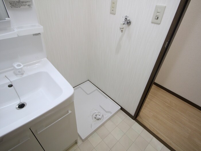 物件内観写真13　(洗濯機置場)