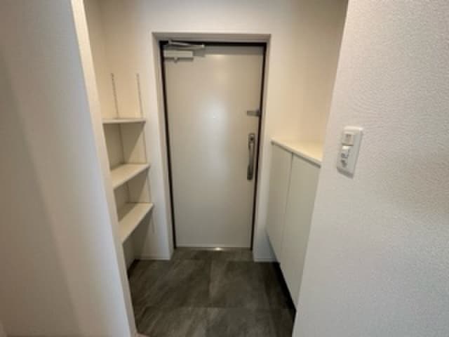 物件内観写真7　(玄関)