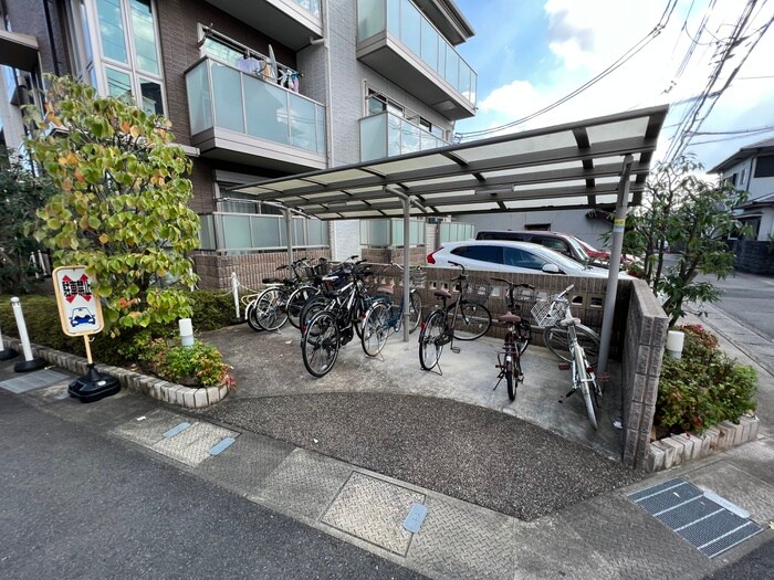 物件外観写真4　(駐輪場)