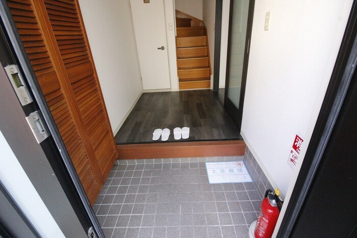 物件内観写真16　(玄関)