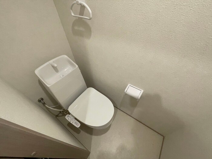 物件内観写真8　(トイレ)