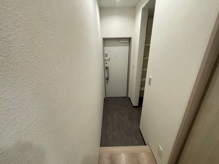 物件内観写真10　(玄関)