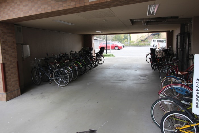 物件外観写真4　(駐輪場)