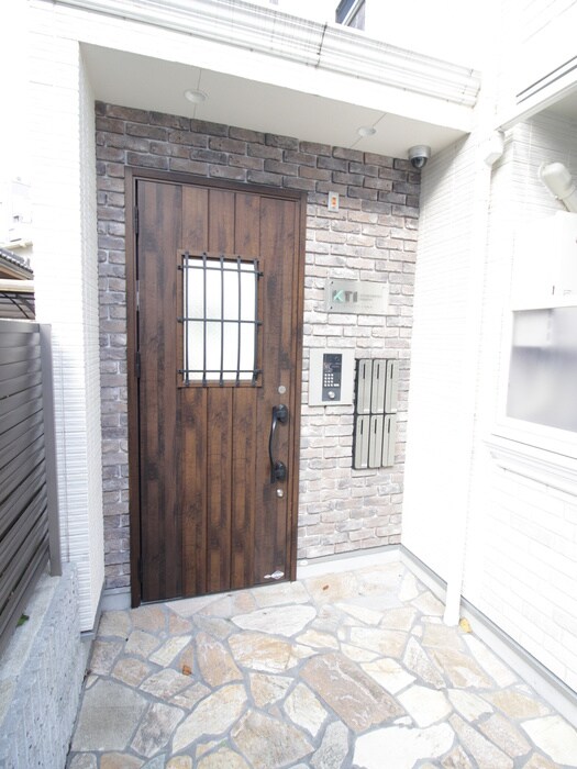 物件外観写真3　(エントランス部分)