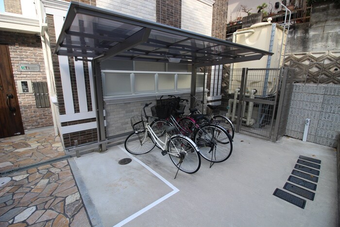 物件外観写真4　(駐輪場)