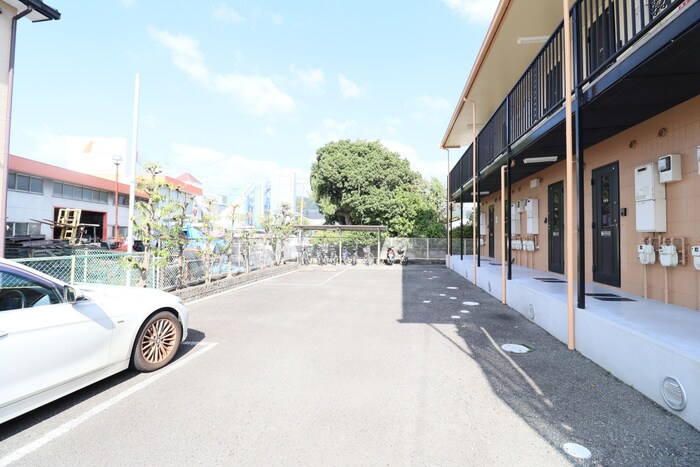 物件外観写真4　(駐車場)