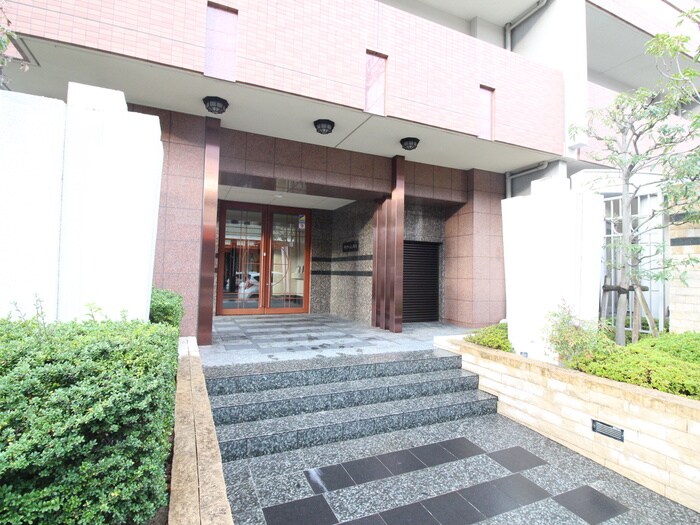 物件外観写真4　(エントランス部分)