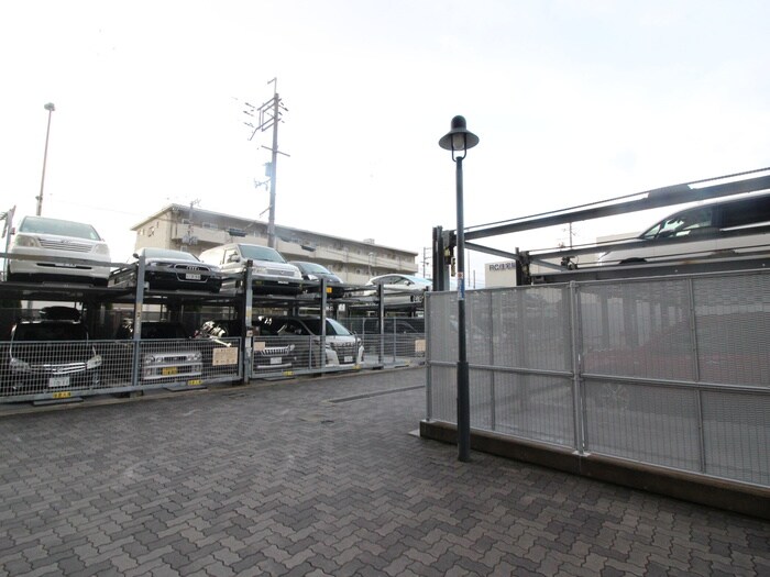 物件外観写真5　(駐車場)