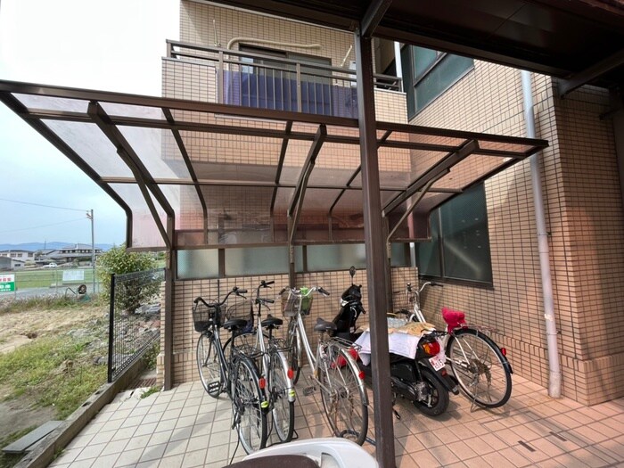 物件外観写真2　(駐輪場)