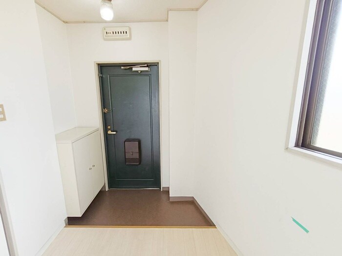 物件内観写真18　(玄関)