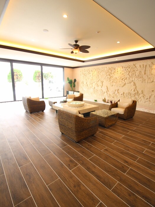 物件外観写真2　(エントランス部分)