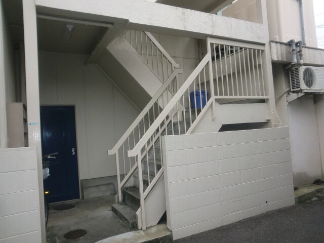 物件外観写真3　(エントランス部分)