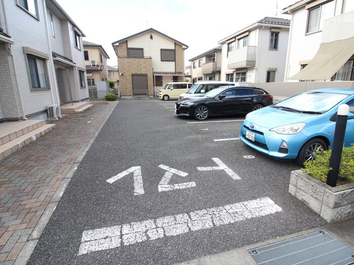 物件外観写真2　(駐車場)