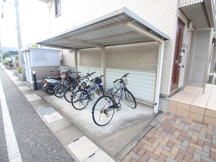物件外観写真3　(駐輪場)