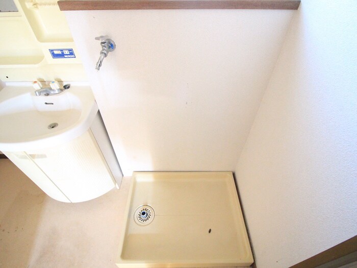 物件内観写真11　(洗濯機置場)