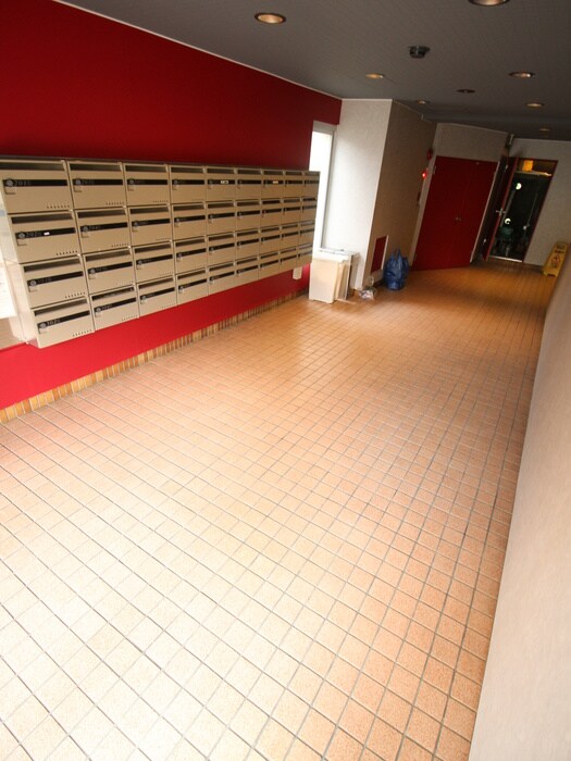 物件外観写真4　(エントランス部分)