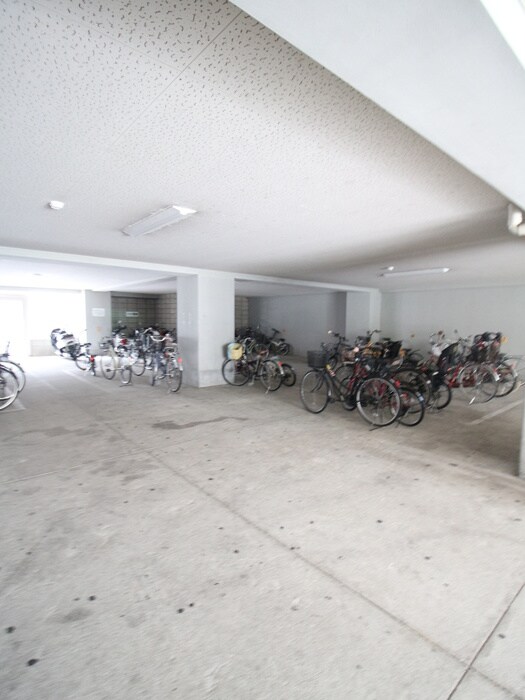 物件外観写真5　(駐輪場)