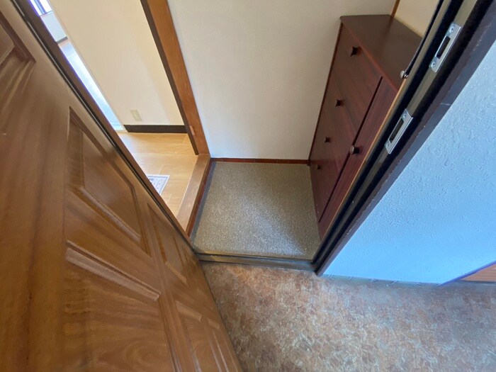 物件内観写真7　(玄関)