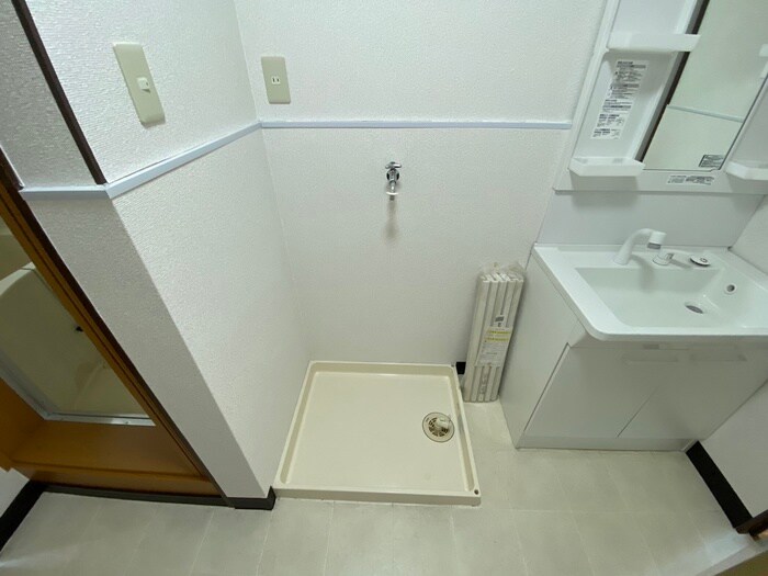 物件内観写真10　(洗濯機置場)