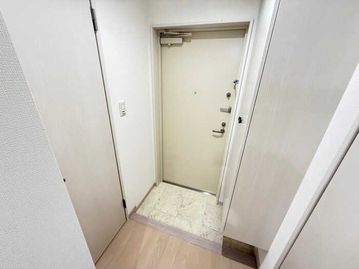 物件内観写真15　(玄関)