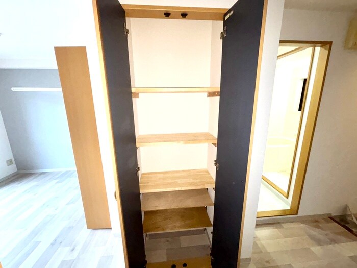 物件内観写真18　(収納)