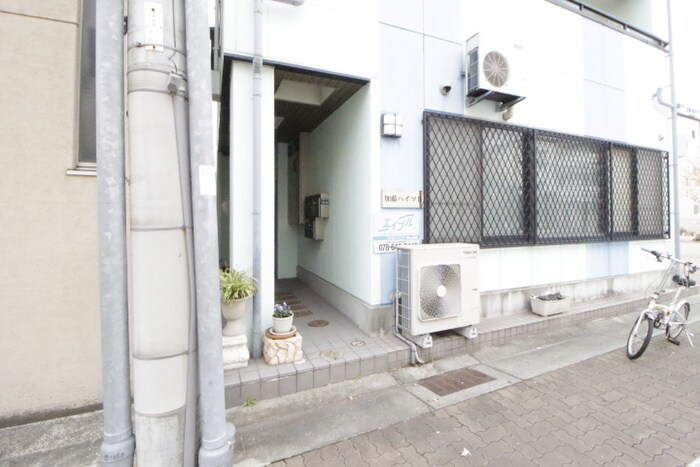 物件外観写真5　(エントランス部分)