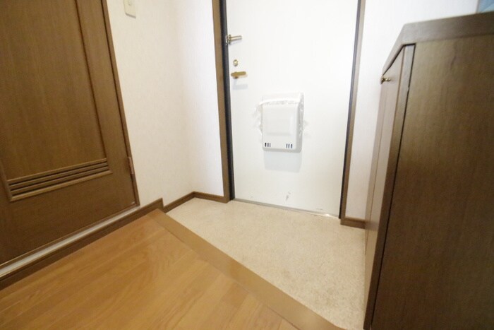 物件内観写真15　(玄関)