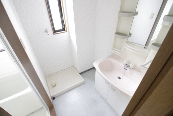 物件内観写真17　(洗濯機置場)