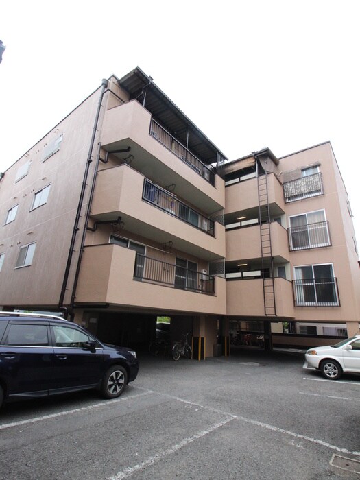 物件外観写真5　(駐車場)