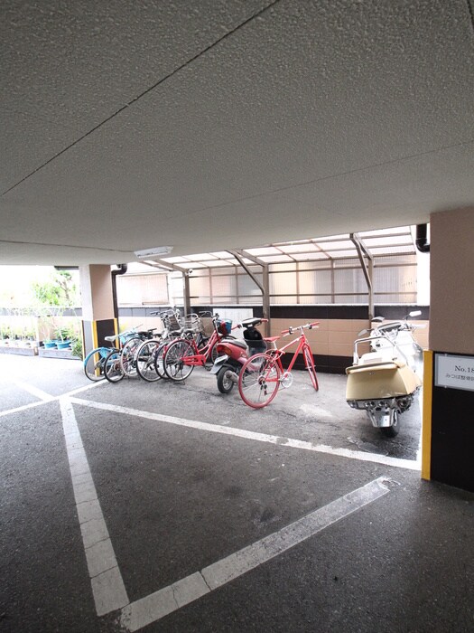 物件外観写真6　(駐輪場)