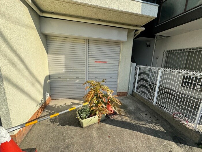 物件外観写真4　(駐車場)