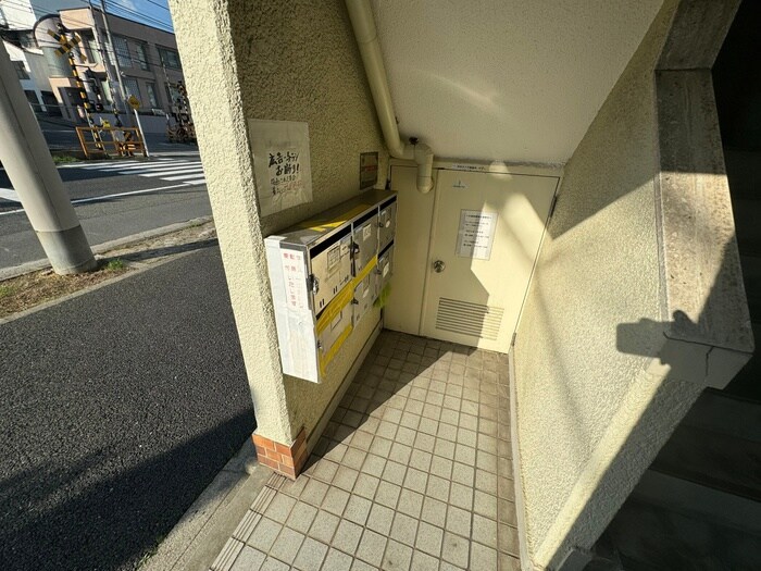 物件外観写真5　(エントランス部分)