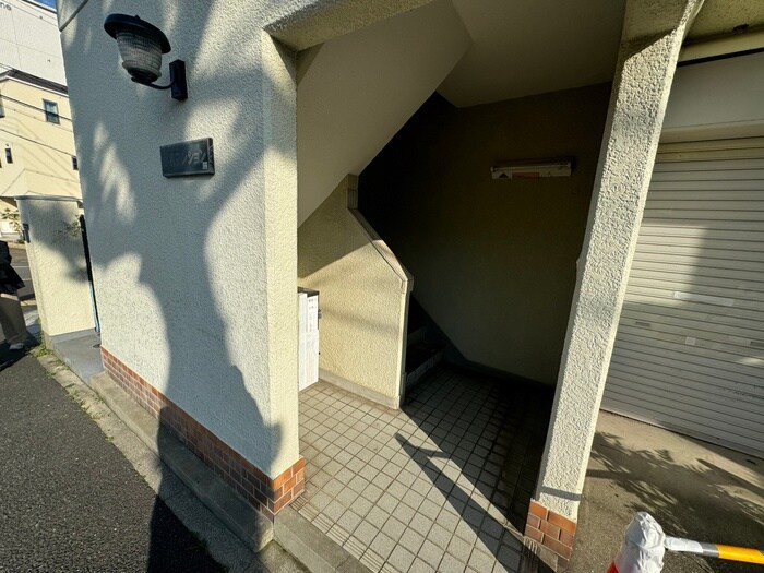 物件外観写真6　(エントランス部分)