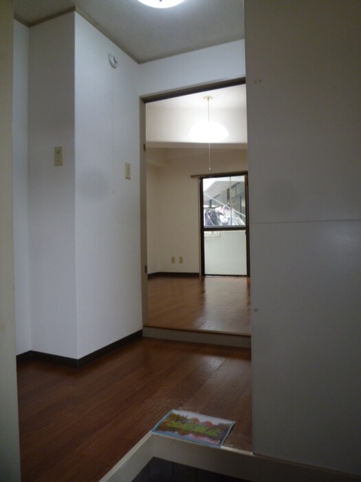 物件内観写真8　(廊下)