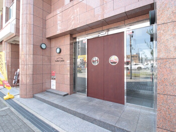 物件外観写真4　(エントランス部分)